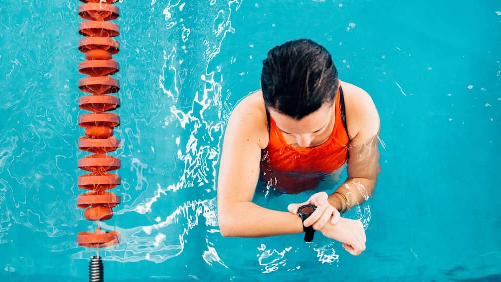 بهترین ساعت ورزشی برای شنا